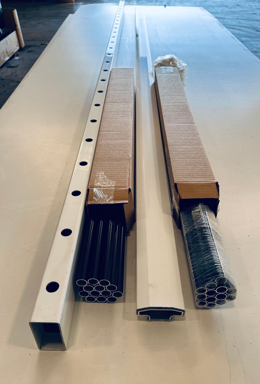 RDI 36 in. x 10 ft. Endurance Level Vinyl Rail Kit - 3/4 in. Round Aluminum Balusters, White (Endurance Original Rail)