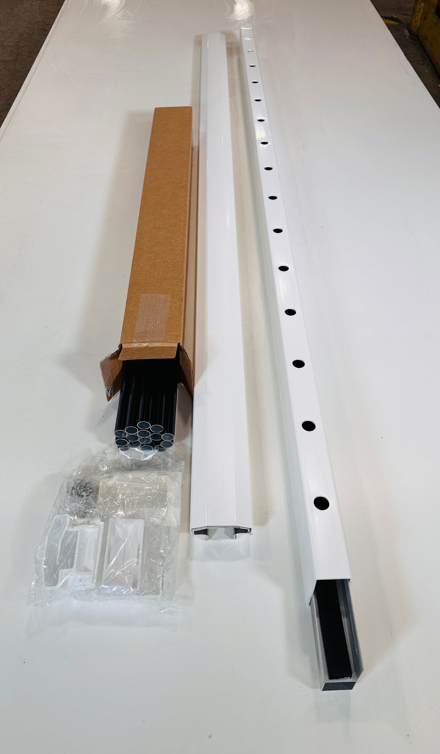 RDI 36 in. x 6 ft. Endurance Level Vinyl Rail Kit - 3/4 in. Round Aluminum Balusters, White (Endurance Original Rail)