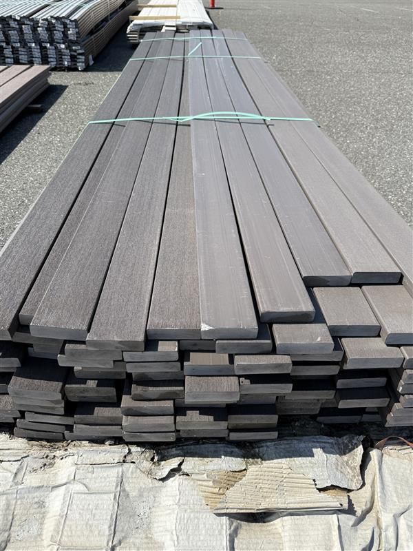 TIMBERTECH 1 in. x 4 in. x 12 ft. Square Edge Deck Board - Dark Hickory (Warehouse Seconds)