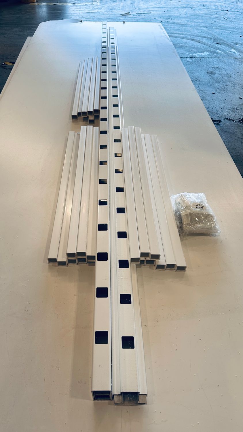 RDI 36 in. x 10 ft. Endurance Level Vinyl Rail Kit - 1 1/4 in. Square Balusters, White (Endurance Original Rail)