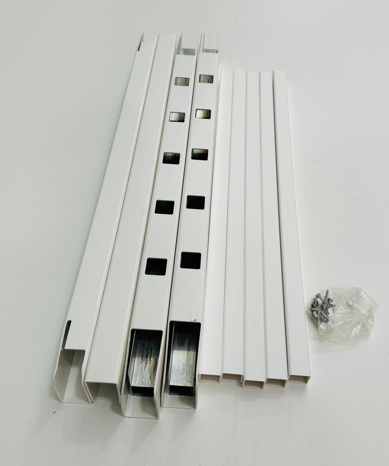 RDI 36 in. Standard Width Vinyl Gate Kit - 1 1/2 in. Square Balusters, WHITE (Finyl Line/Endurance Original Rail)