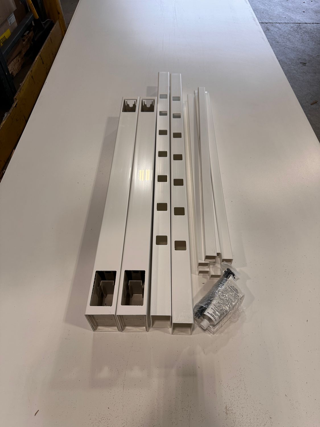 RDI 36 in. Custom Width Vinyl Gate Kit - 1 1/4 in. Square Balusters, WHITE (Finyl Line/Endurance Original Rail)