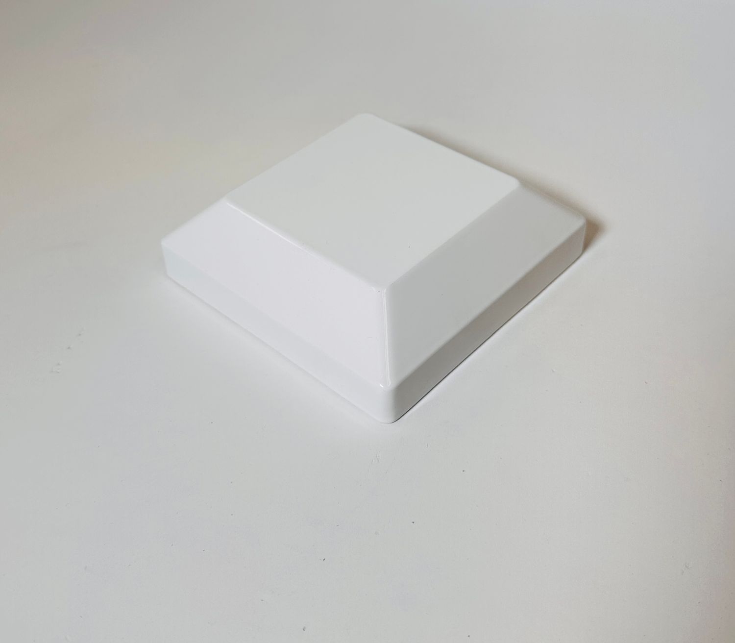 RDI 4 1/4 in. x 4 1/4 in. Flat Post Cap – WHITE (Avalon Aluminum Rail)