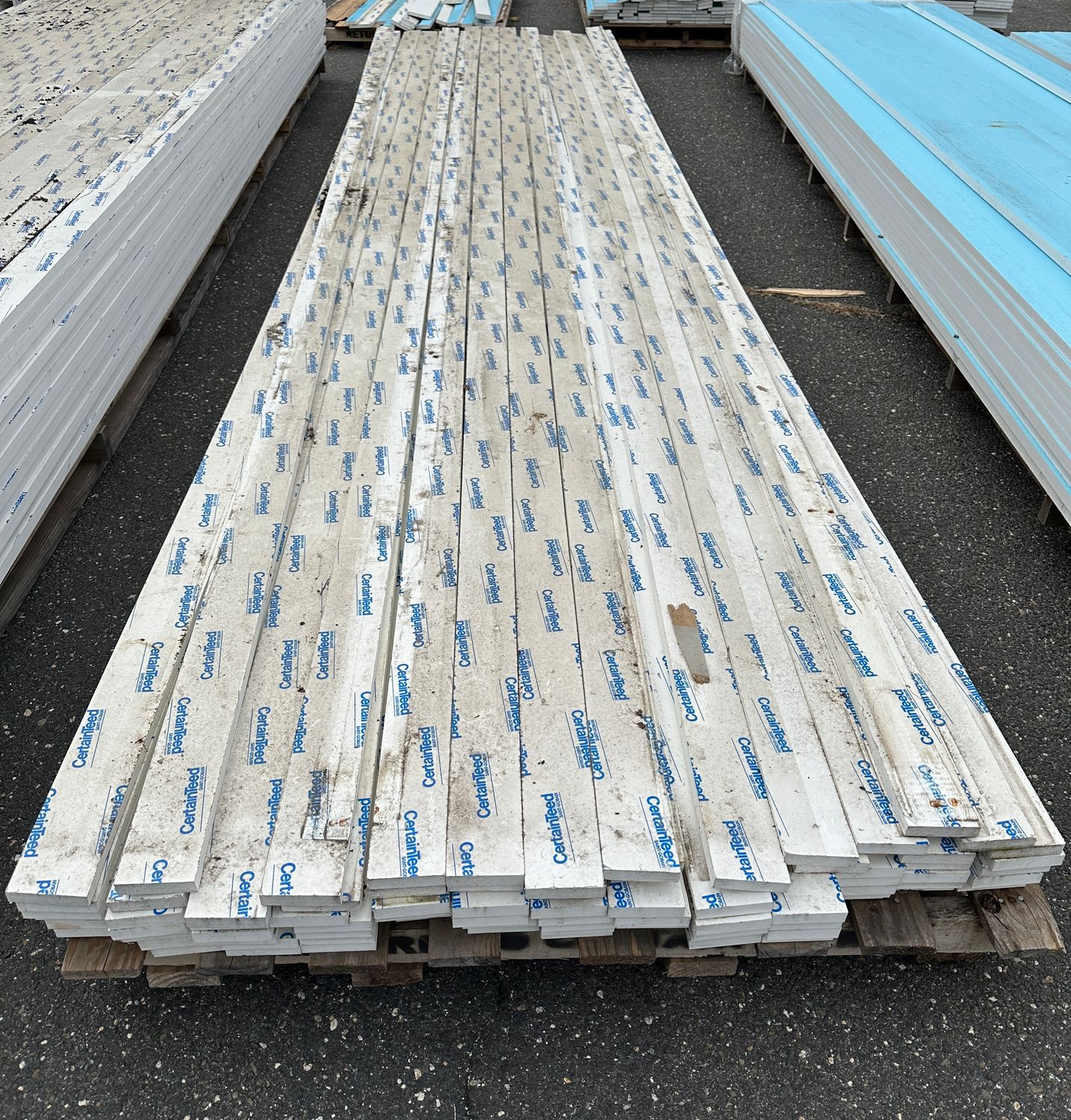 CertainTeed 1 in. x 4 in. x 18 ft. Smooth Trim - Restoration Millwork (Warehouse Seconds)