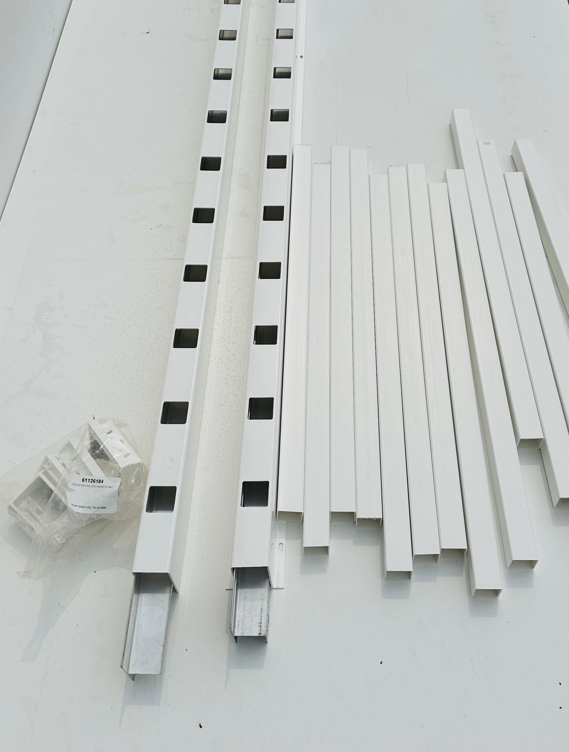 RDI 42 in. x 6 ft. Deck Top Level Vinyl Rail Kit - 1 1/2 in. Square Balusters, White (Finyl Line)