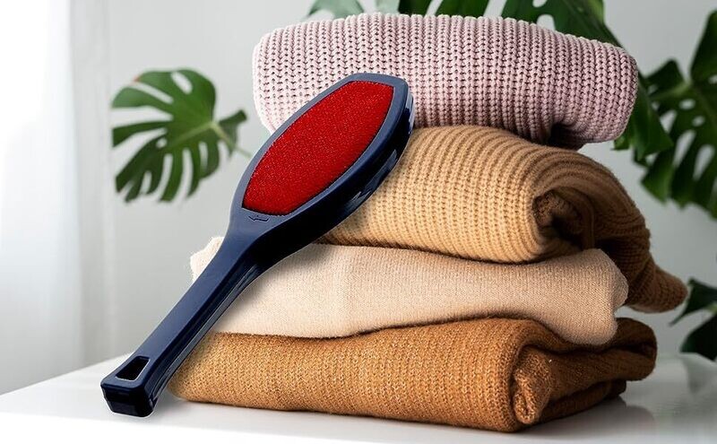CLOTHES BRUSHES/LINT COLLECTORS