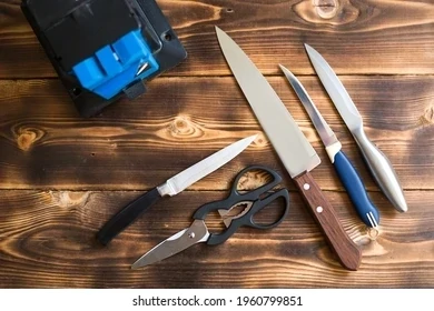 KITCHEN KNIVES / SCISSORS
