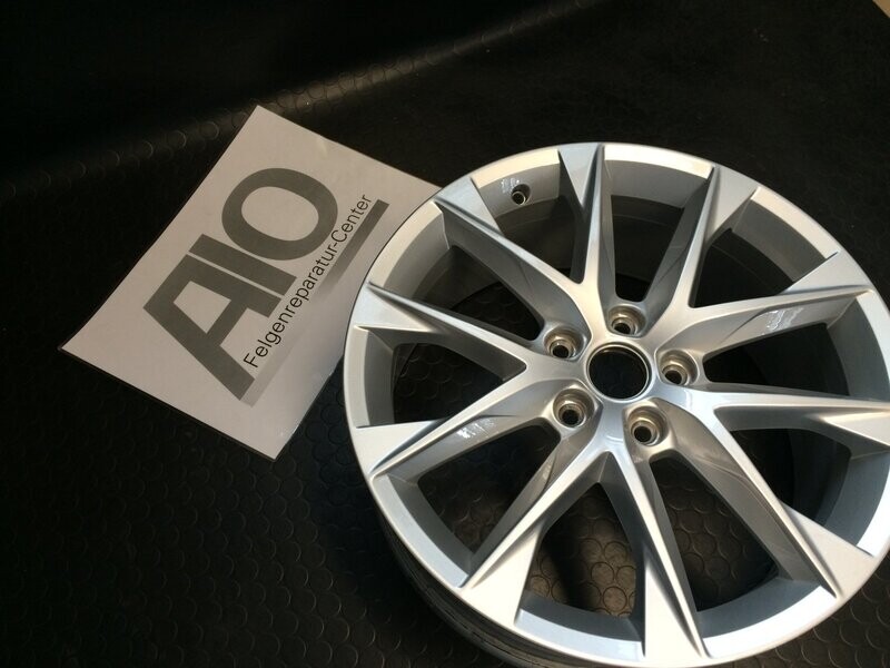 LF1 Original Seat Alufelge  5F0601025AA –  V-Speichen-Design  Silber – Leon Typ 5F