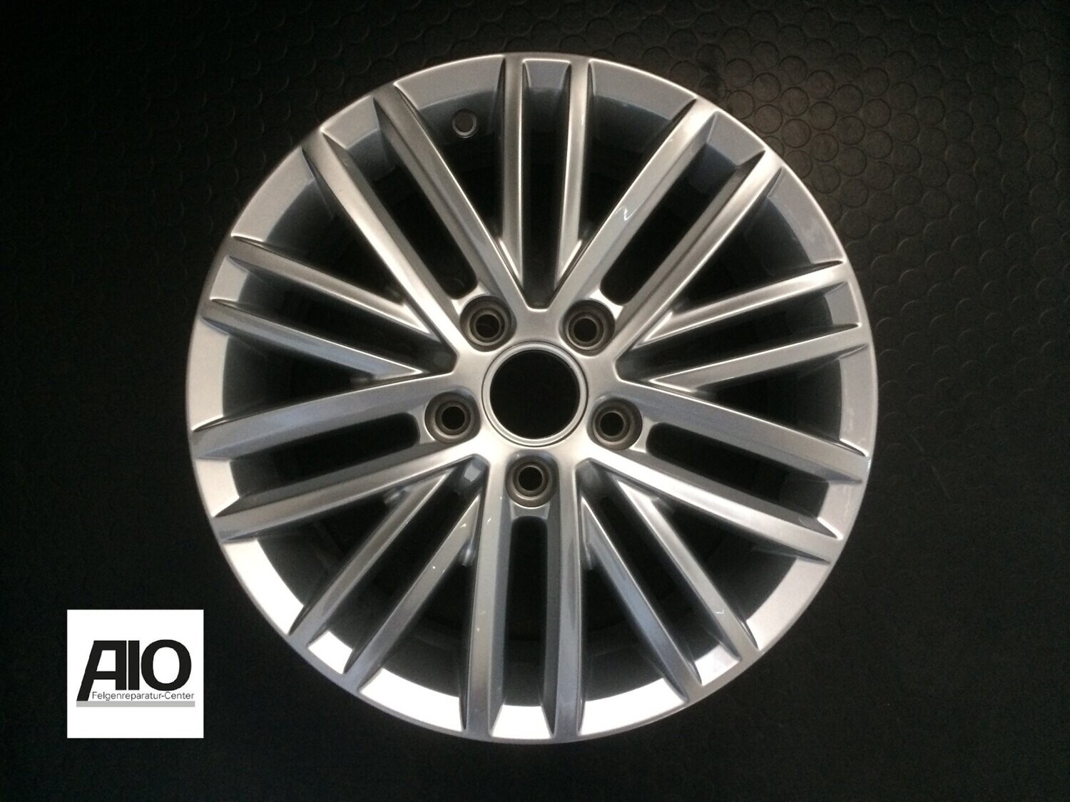 LF1-D Original VW Felge 2K5601025J – Fortaleza Vielspeichen Design Silber – Caddy 3, Caddy 4 Typ 2K