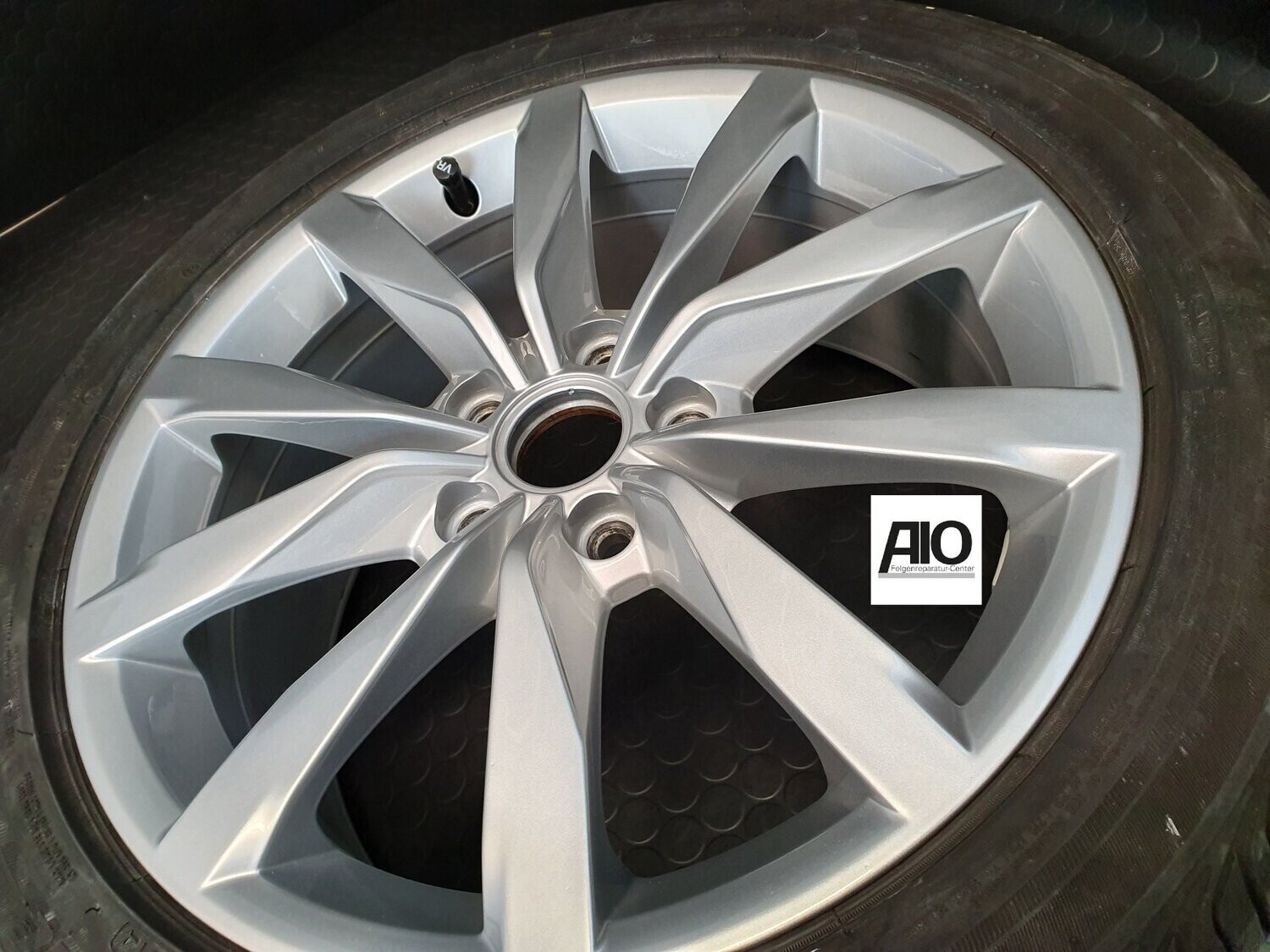 LF1-D Original VW Felge 5G0073647 – Dijon V Speichen Design Silber  – Golf 7 Typ AU, Golf Sportsvan