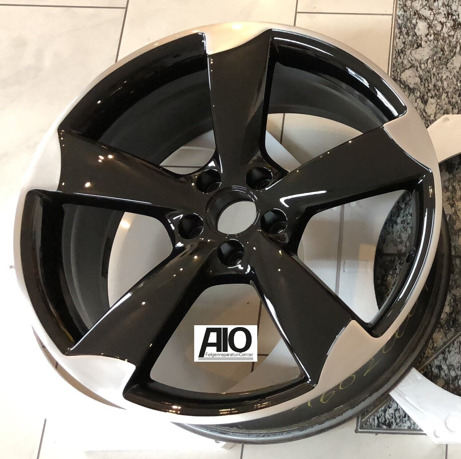 LF1 Original Audi Felge  8V0601025BT
 - 5 Arm Rotor Design HGG Schwarz - A3 Typ 8V Limousine