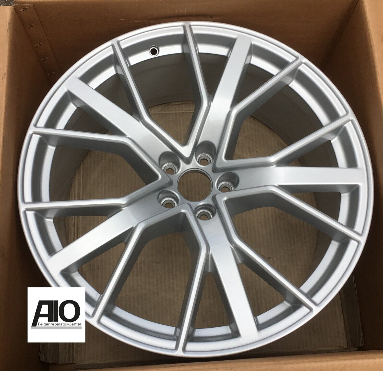 LF1 Original Audi Felge 4G0601025CJ - 5-V-Speichen-Stern Design Silber - RS6 Typ C7 LF1 Original Audi Felge 4G0601025CJ - 5-V-Speichen-Stern Design Silber - RS6 Typ C7