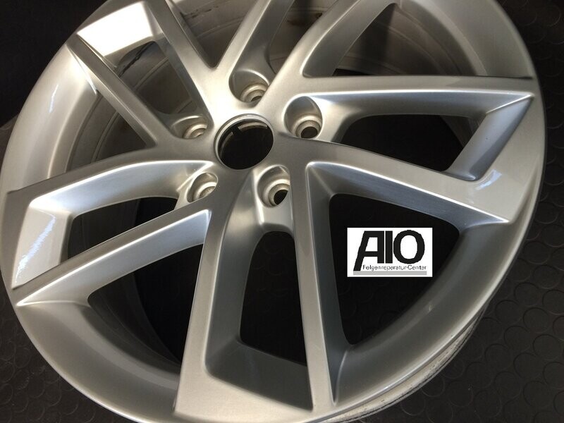 LF1 Original Seat Alufelge 5F0601025G – 5 -Doppelspeichen-Design „Dynamik II“ Silber – Leon Typ 5F