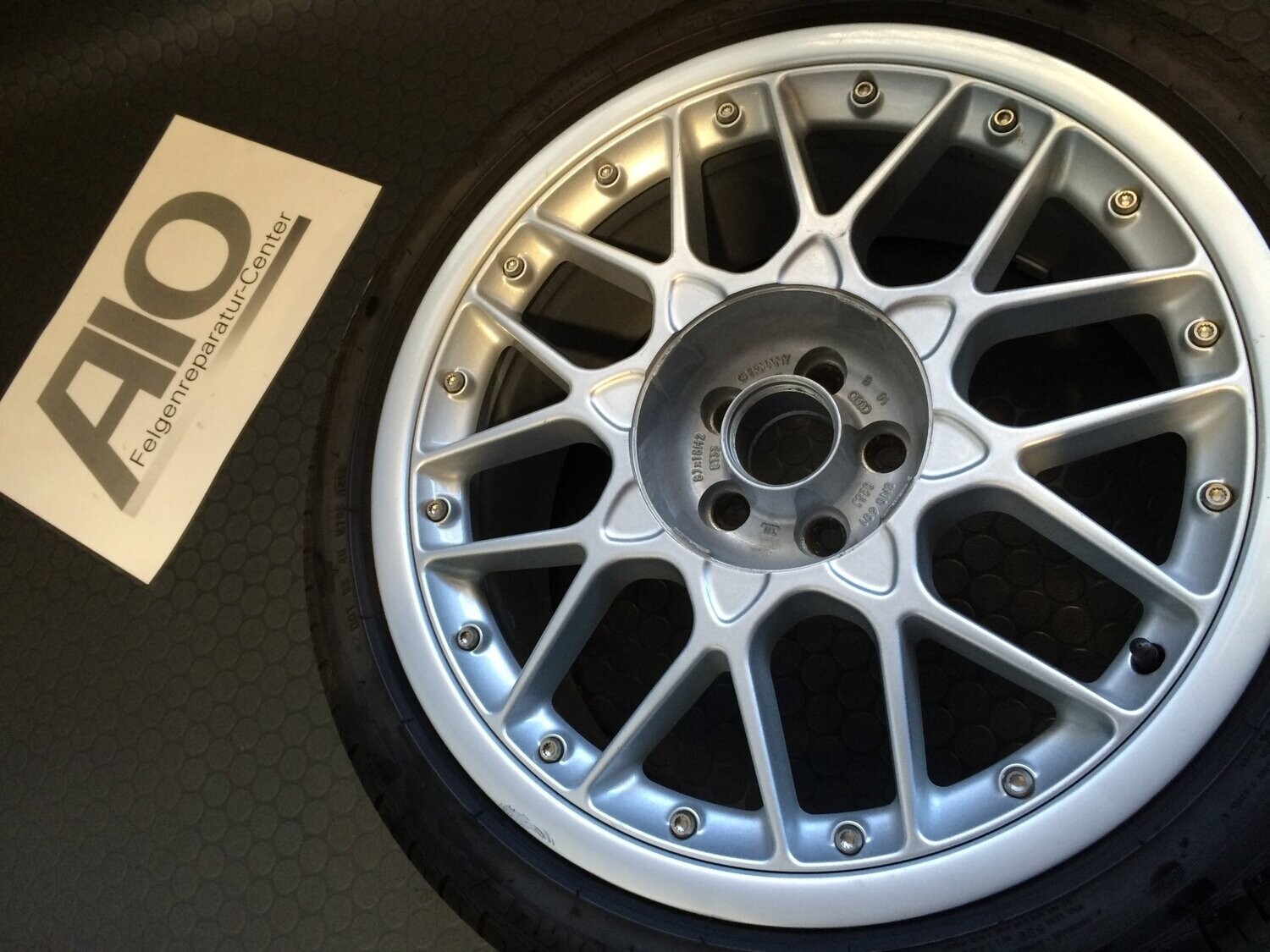 LF1 Original Audi Felge 8N0601025J
 - 8 Y-Speichen Design Silber - TT Typ 8N Coupe