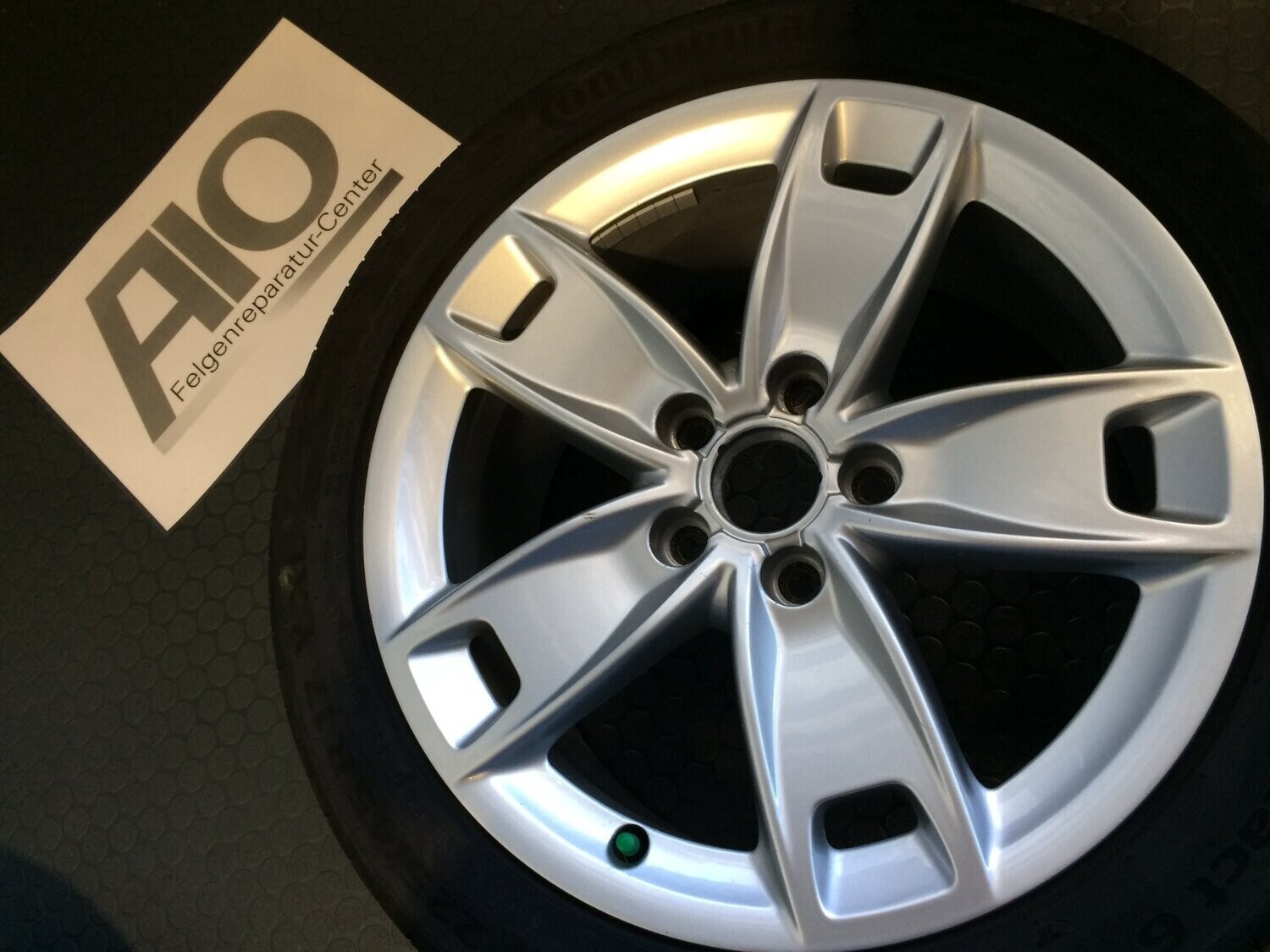 LF1 Original Audi Felge 8P0601025BL - 5 Speichen Design Silber - A3 Typ 8P LF1 Original Audi Felge 8P0601025BL - 5 Speichen Design Silber - A3 Typ 8P