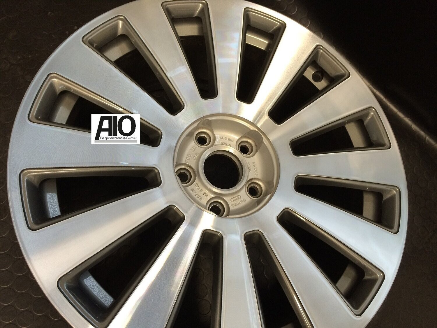 LF1 Original Audi Felge 4E0601025AG - 12 V-Speichen Grau - A8 quattro D3 4E 2002 - 2010