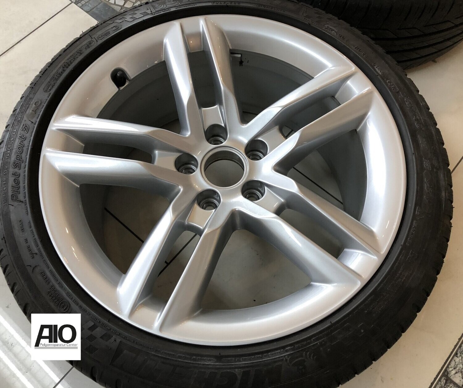 LF1-D Original Audi Felge 8K0601025CC 
 - 5 Doppel Speichen Design Silber - A4 Typ B8 8K Avant