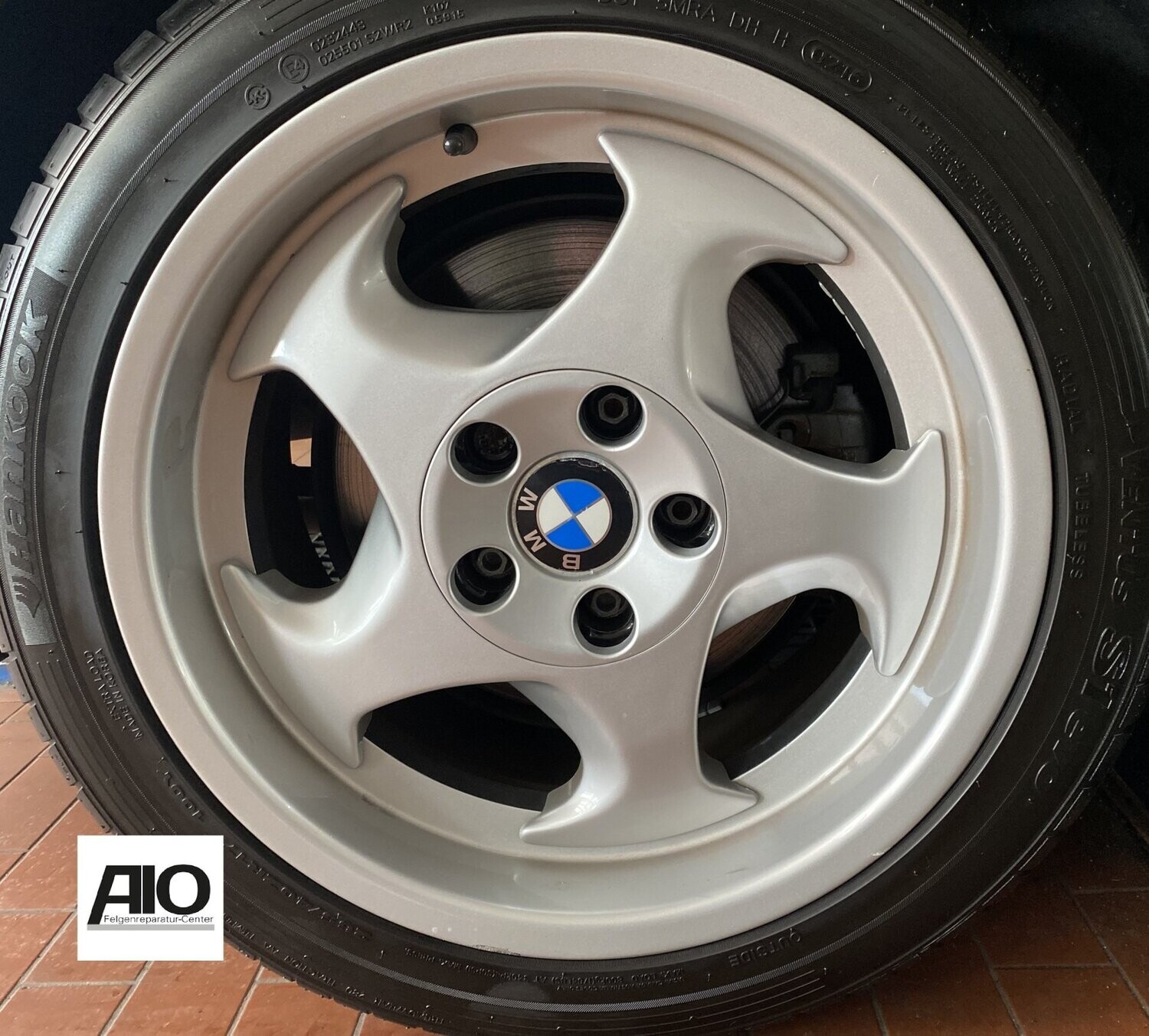 LF1 Original BMW Felge 9409870 - Styling 21 Schaufelradstern Silber rechts HA- 5er Typ E34 von 1988-1996