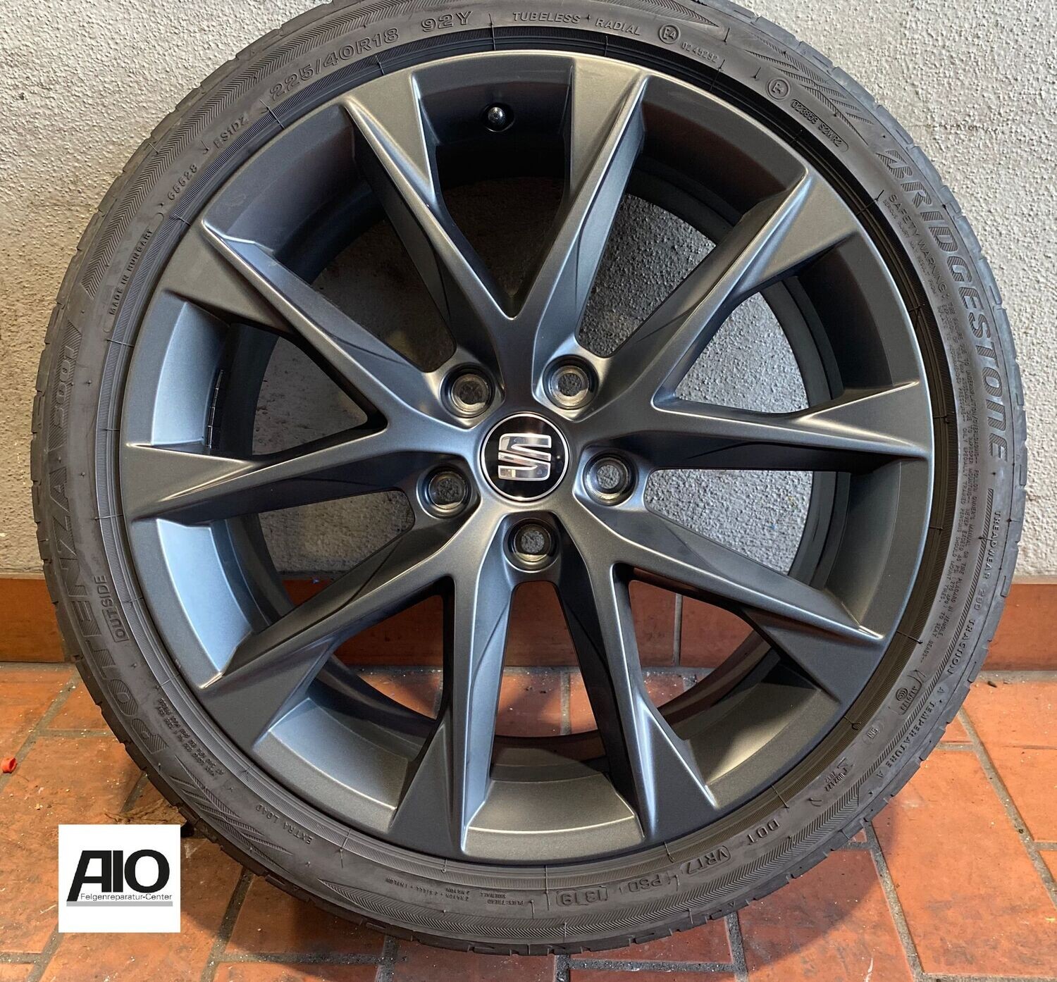 LF1 Original Seat Alufelge  5F0601025AA – V-Speichen-Design „Performance I“ Grau Matt – Leon Typ 5F