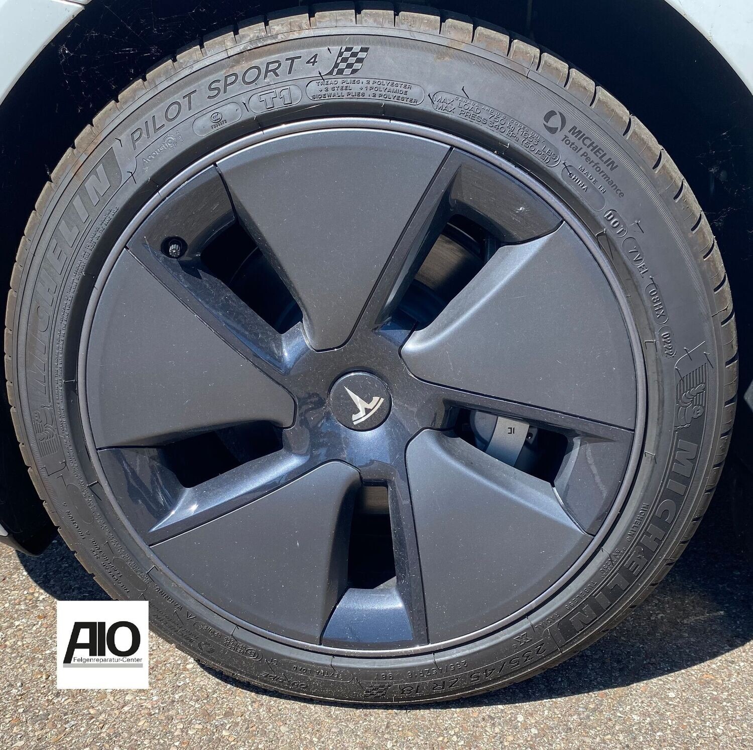 LF1 Original Tesla Felge 1044221-00-B -  Aero Design Grau - Model 3