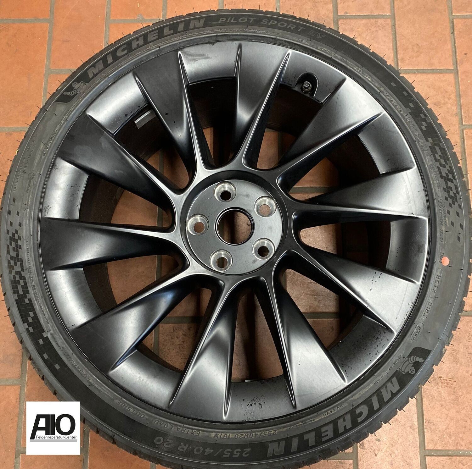LF1 Original Tesla Felge - 1188223-00-B - Induction Mehrspeichen Design Schwarz Matt - Model Y 2020-