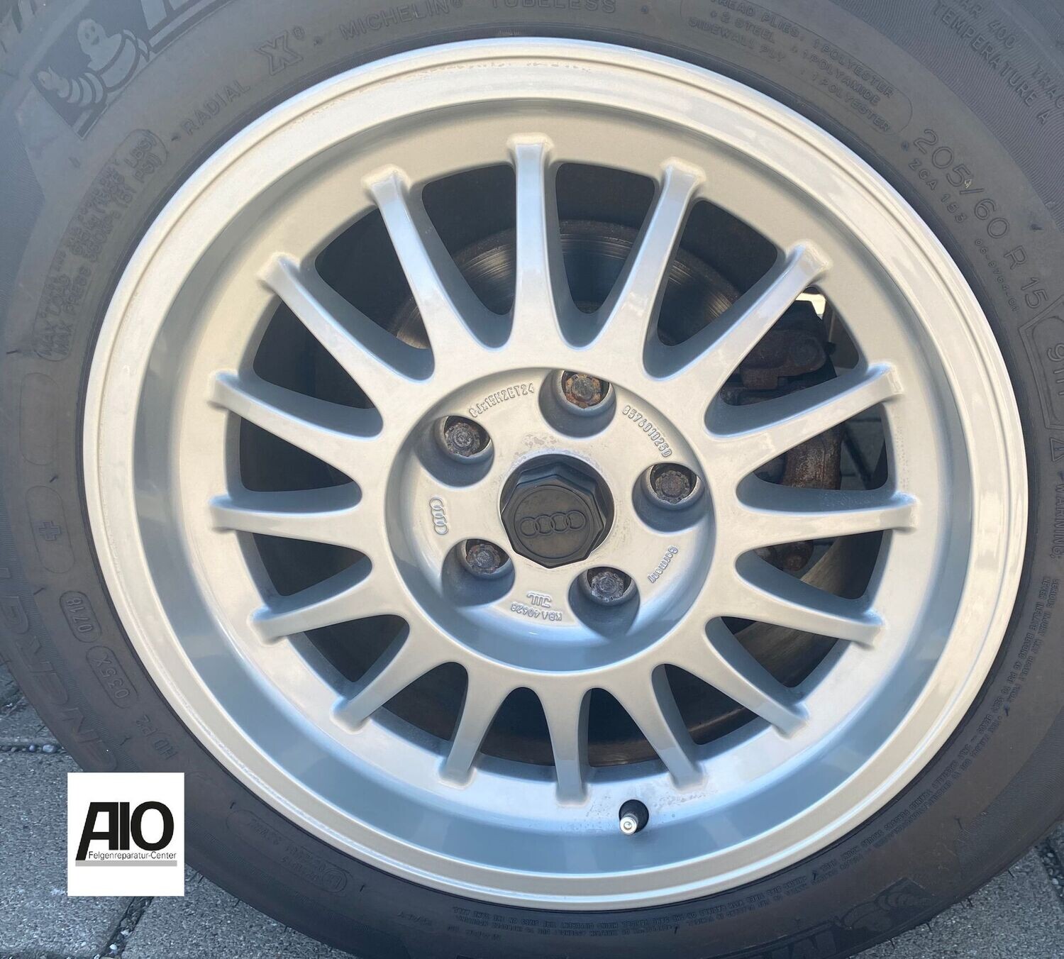 LF1 Original Audi Felge 447601025E
 - Ronal R8 Vielspeichen-Design Weiß - Audi 100 / 200  Urquattro 5x112