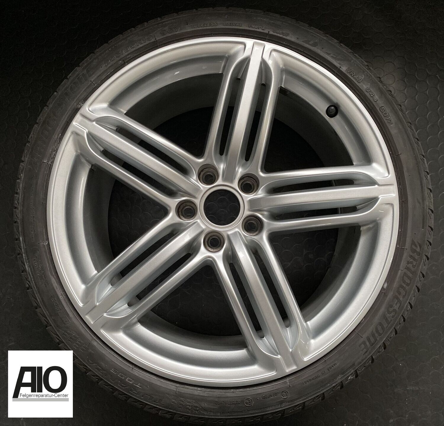 LF1 Original Audi Felge 8U0601025H
 - 5 Segment Speichen Talladega Silber - Q3/RSQ3 Typ 8U 2011-2018