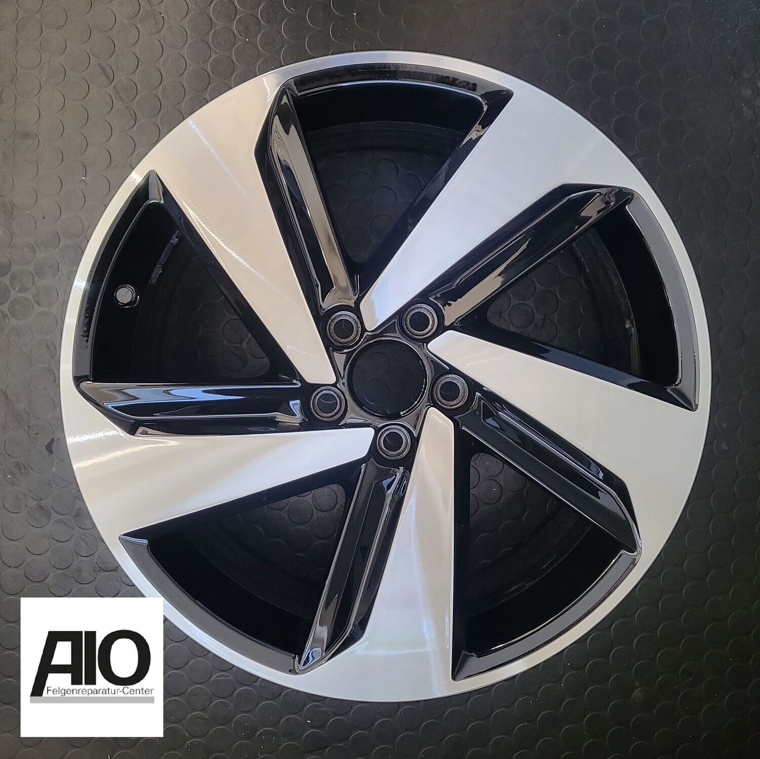 LF1 Original VW Felge 2G0601025AB – Milton Keynes 5-Speichen-Design Schwarz HGG – Polo 6 2G Typ AW