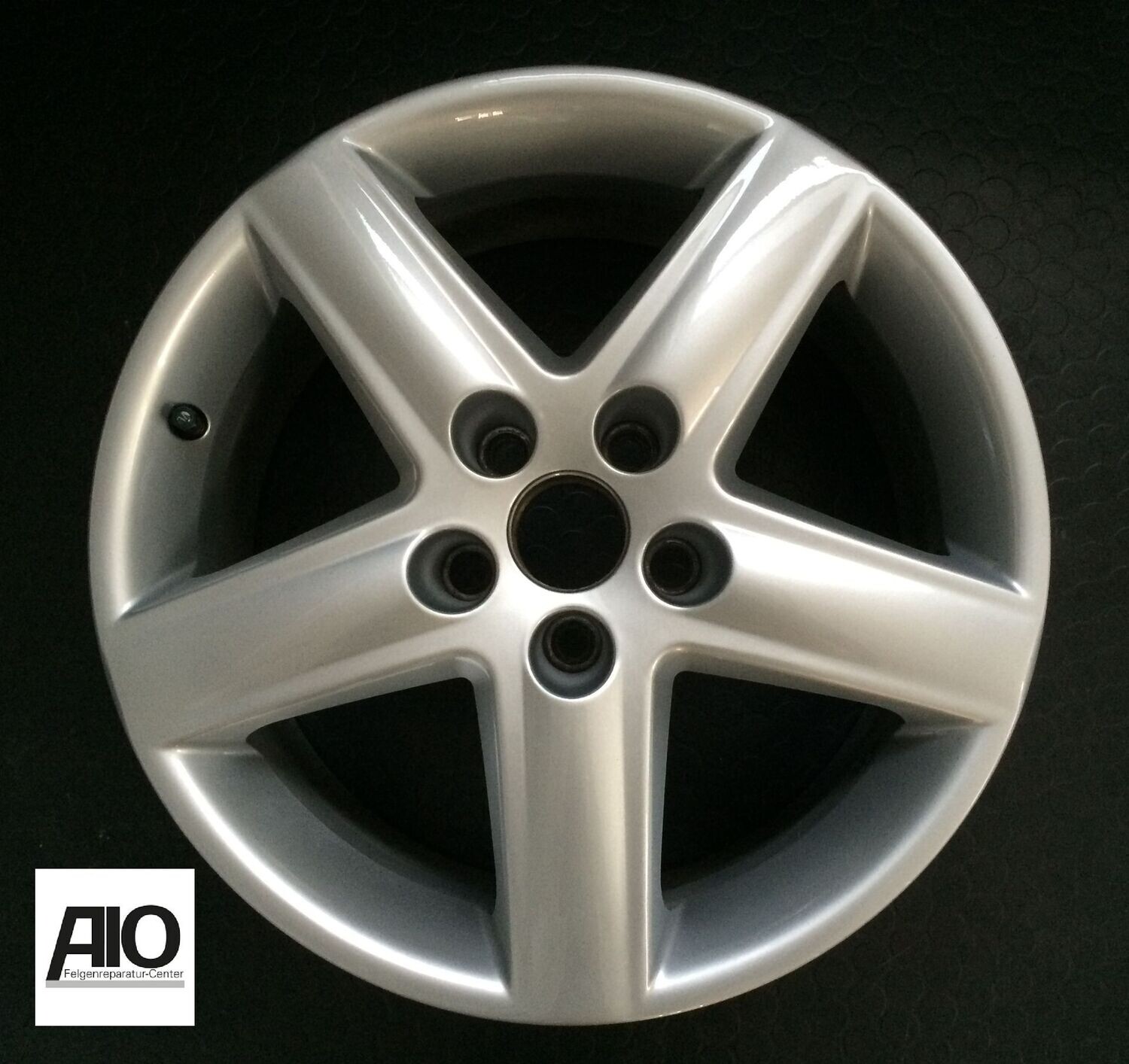 LF1 Original Audi Felge 8E0601025E
- 5 Speichen Silber - A4 Typ B7 / A4 Typ B6 / A6 Typ C5 LF1 Original Audi Felge 8E0601025E
- 5 Speichen Silber - A4 Typ B7 / A4 Typ B6 / A6 Typ C5