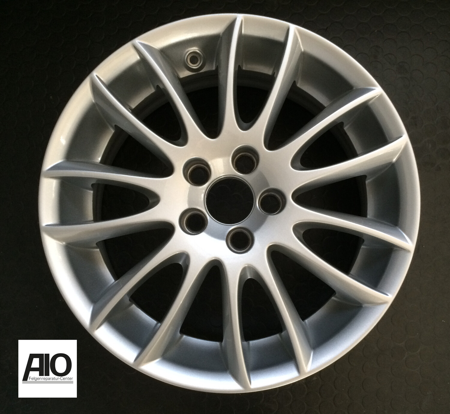 LF1 Original Volvo Felge 9466833 - "Sadira" 7-Doppelspeichen Design Silber – S60, V60, V70, S80, C70