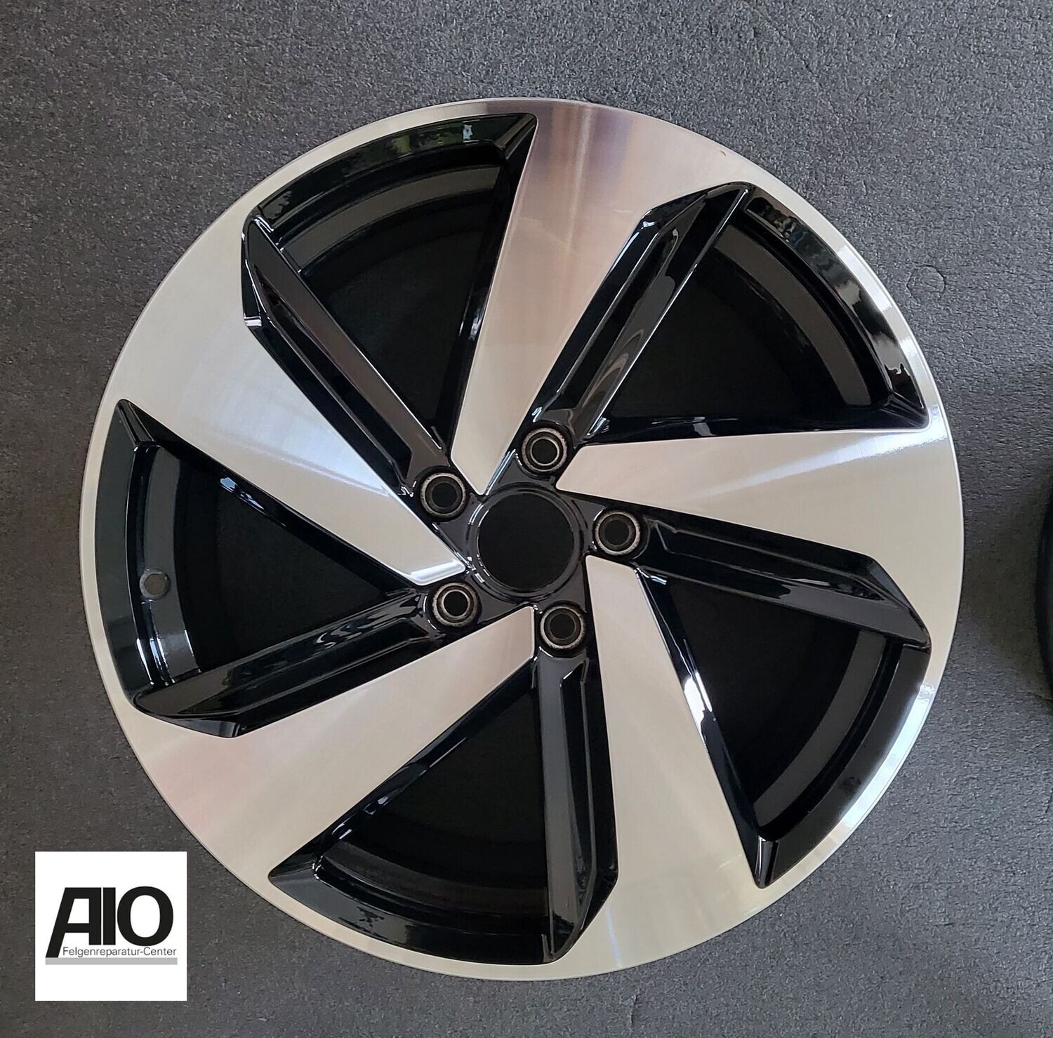 LF1 Original VW Felge 5G0601025CN – Milton Keynes 5-Speichen-Design Schwarz HGG – Golf 7 Typ AU