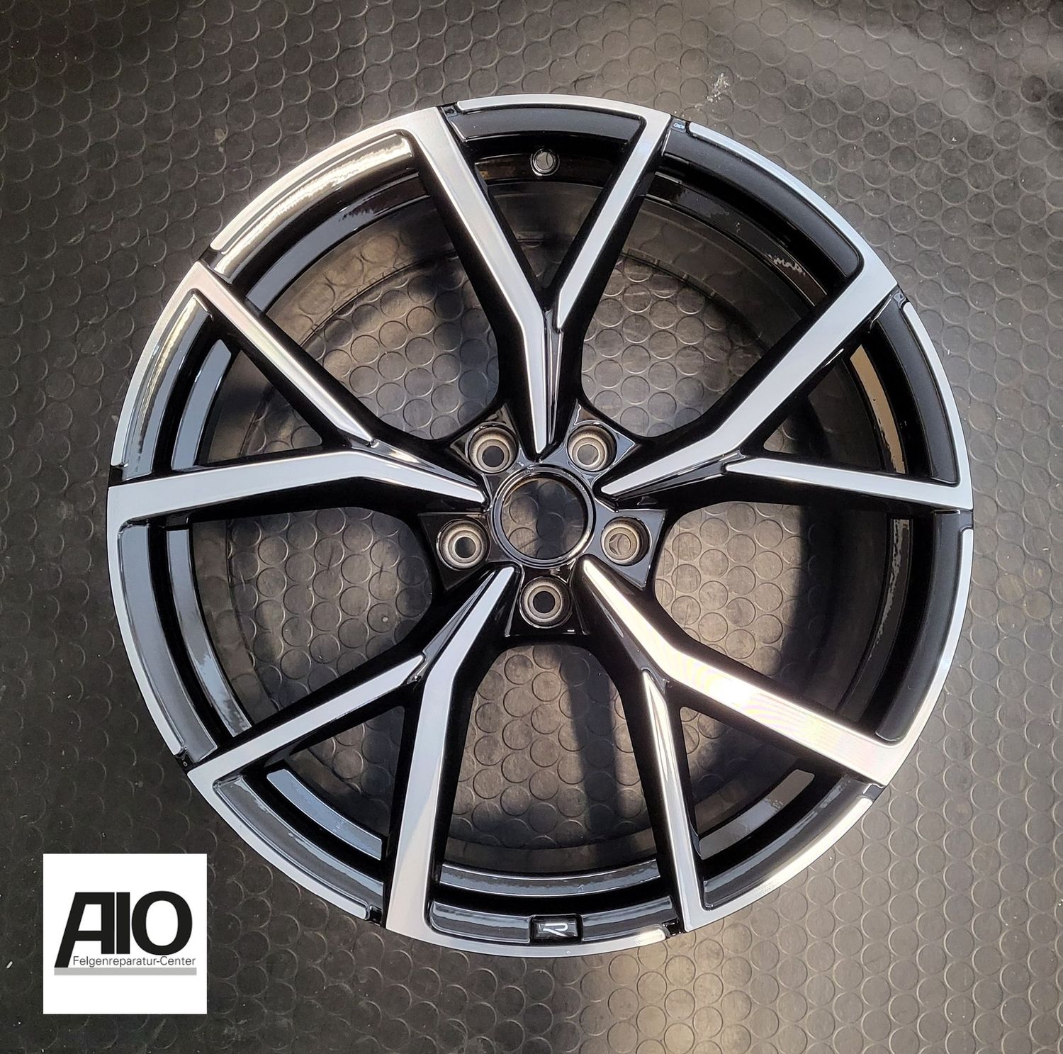 LF1 Original VW Felge 5H0601025AD – ESTORIL Y-Speichen-Design Schwarz HGG – Golf 8 Typ CD 2019- LF1 Original VW Felge 5H0601025AD – ESTORIL Y-Speichen-Design Schwarz HGG – Golf 8 Typ CD 2019-
