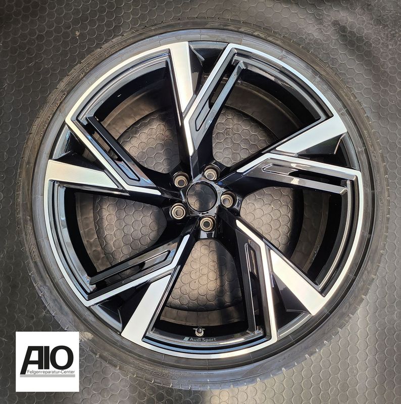 LF1 Original Audi Felge 4K0601025BL
- 5-Arm-Trapezspeiche Schwarz HGG - RS6 / RS7 Typ C8 4K ab 2018 -