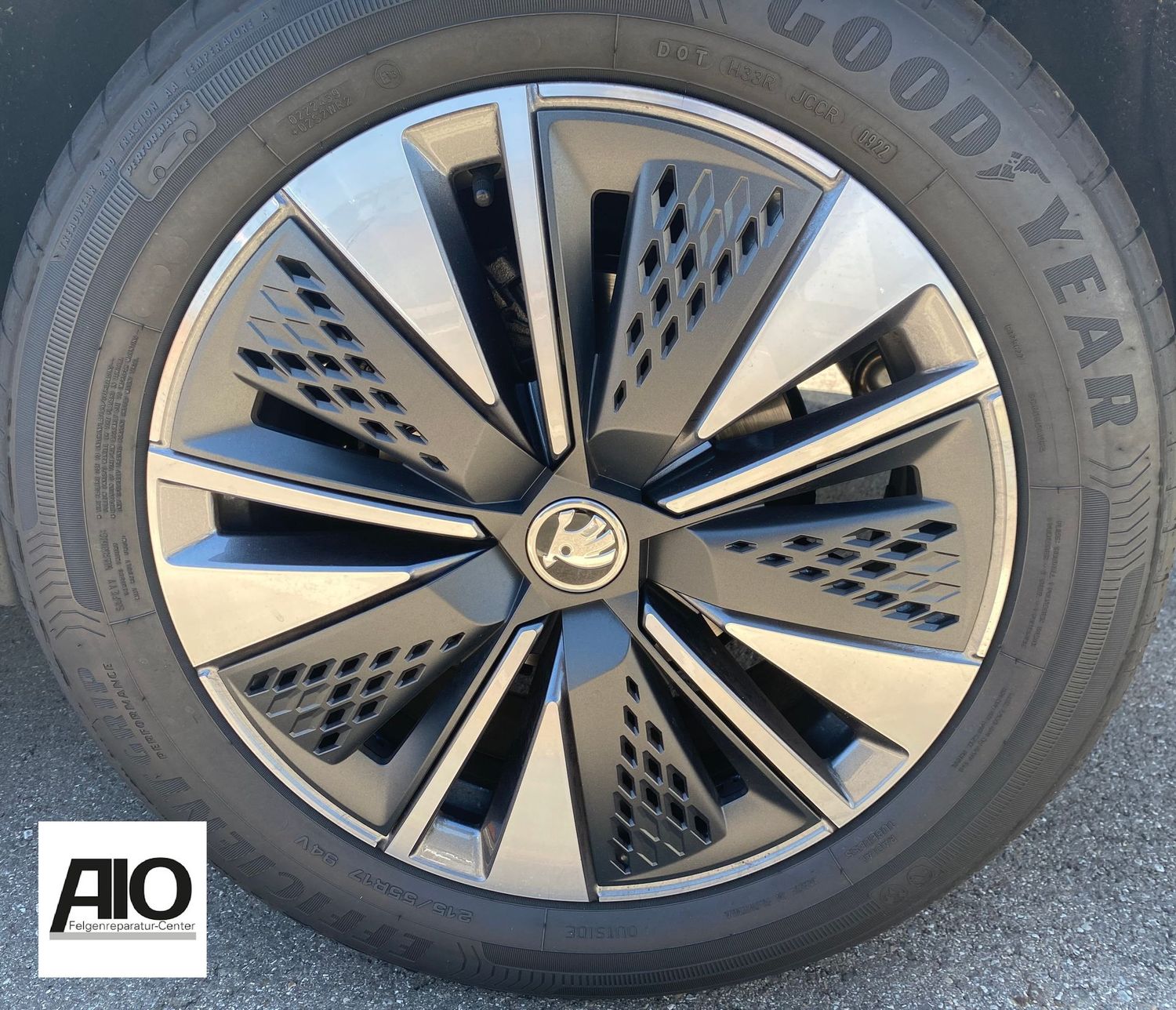 LF1 Original Skoda Alufelge 57A601025AA – SCUTUS Design Grau (Graues Gitter Inlay) – Karoq Typ NU