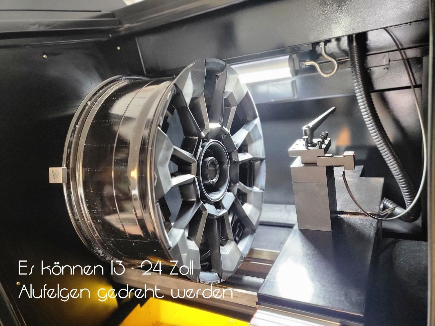 CNC Felgen Glanzdrehmaschine Felgenreparatur AO/3 BLACK EDITION Hochglanzgedrehte Felgen ( Vorführgerät )