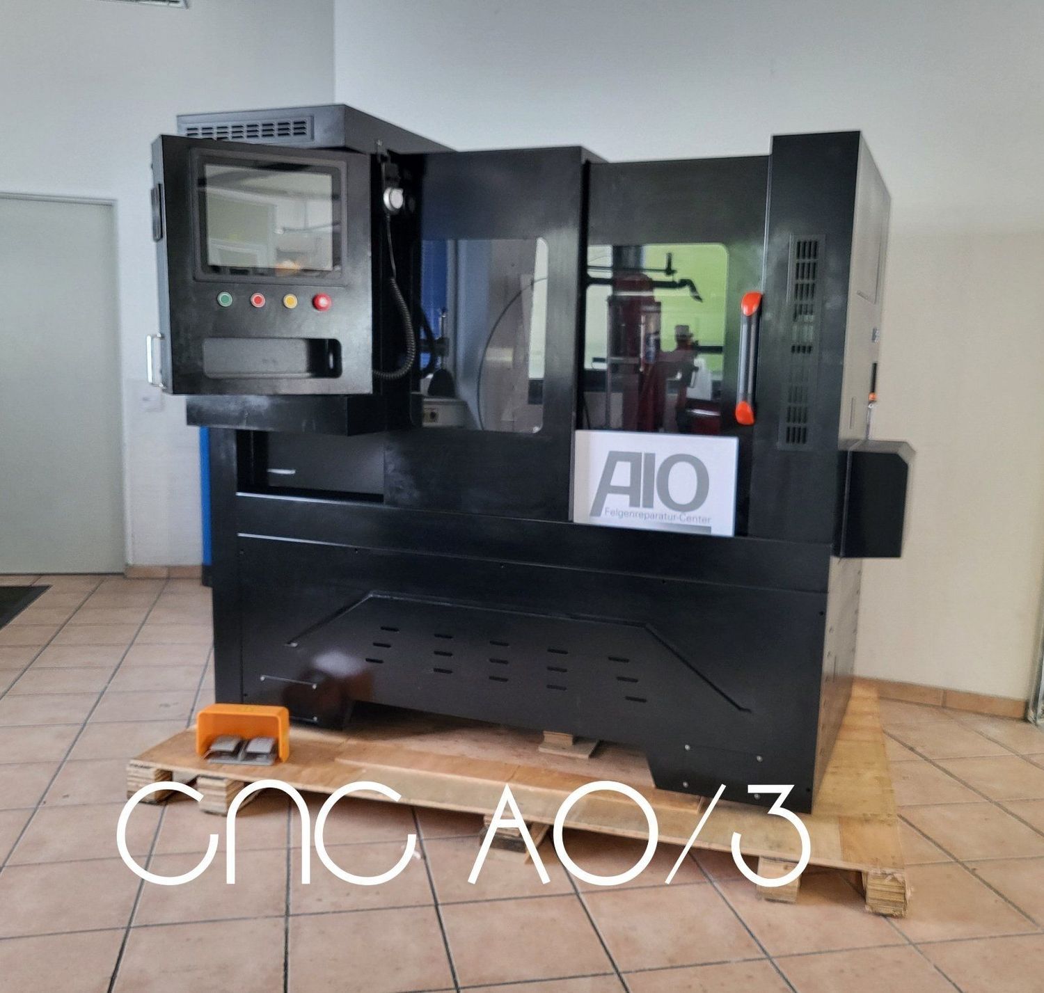 CNC Felgen Hochglanzdrehmaschine für die Felgenreparatur CNC AO/3 Hochglanzgedrehte Felgen ( NEU )