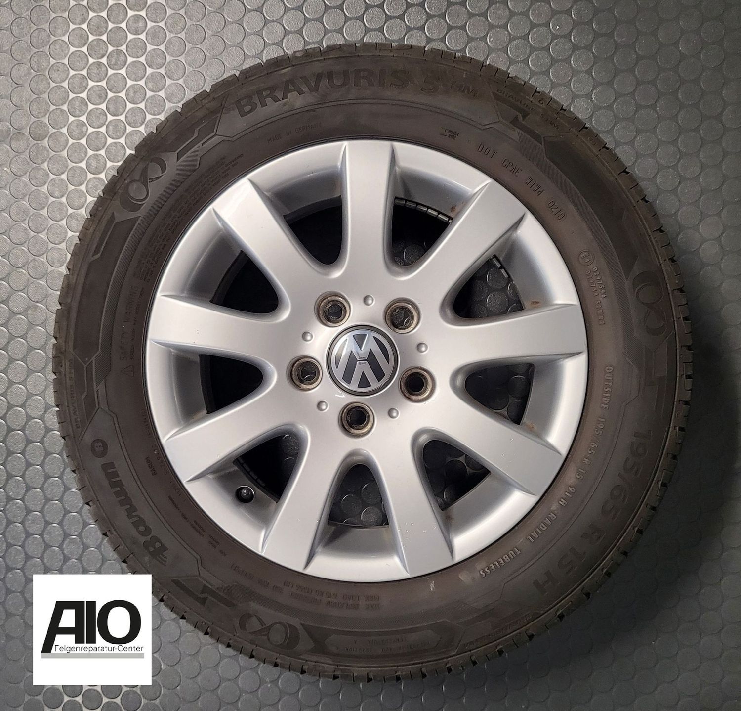LF1 Original VW Felge 1K0601025A – 9-Speichen-Design Silber – Golf 5, Golf Plus, Touran I LF1 Original VW Felge 1K0601025A – 9-Speichen-Design Silber – Golf 5, Golf Plus, Touran I