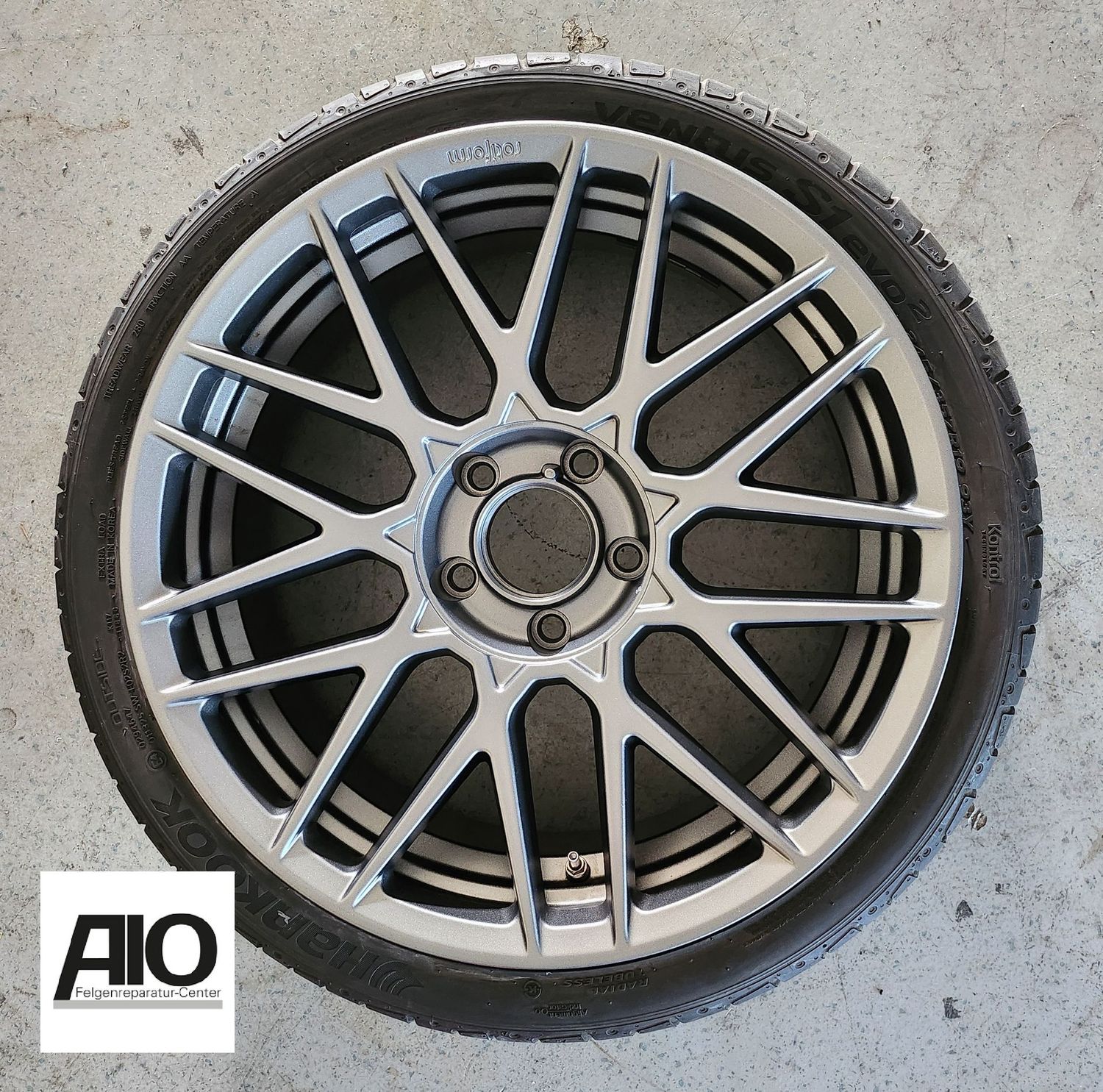 Rotiform JP Performance - RSE Kreuzspeichen Design Grau Matt