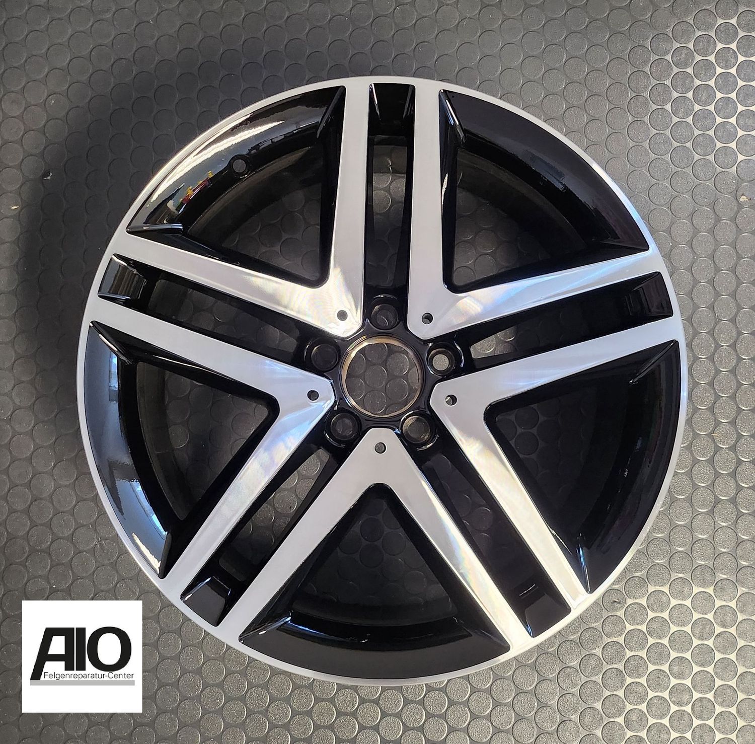 LF1 Original Mercedes Benz Felge A4474011500 – 5-Doppelspeichen-Rad Schwarz HGG – V-Klasse / Vito 447