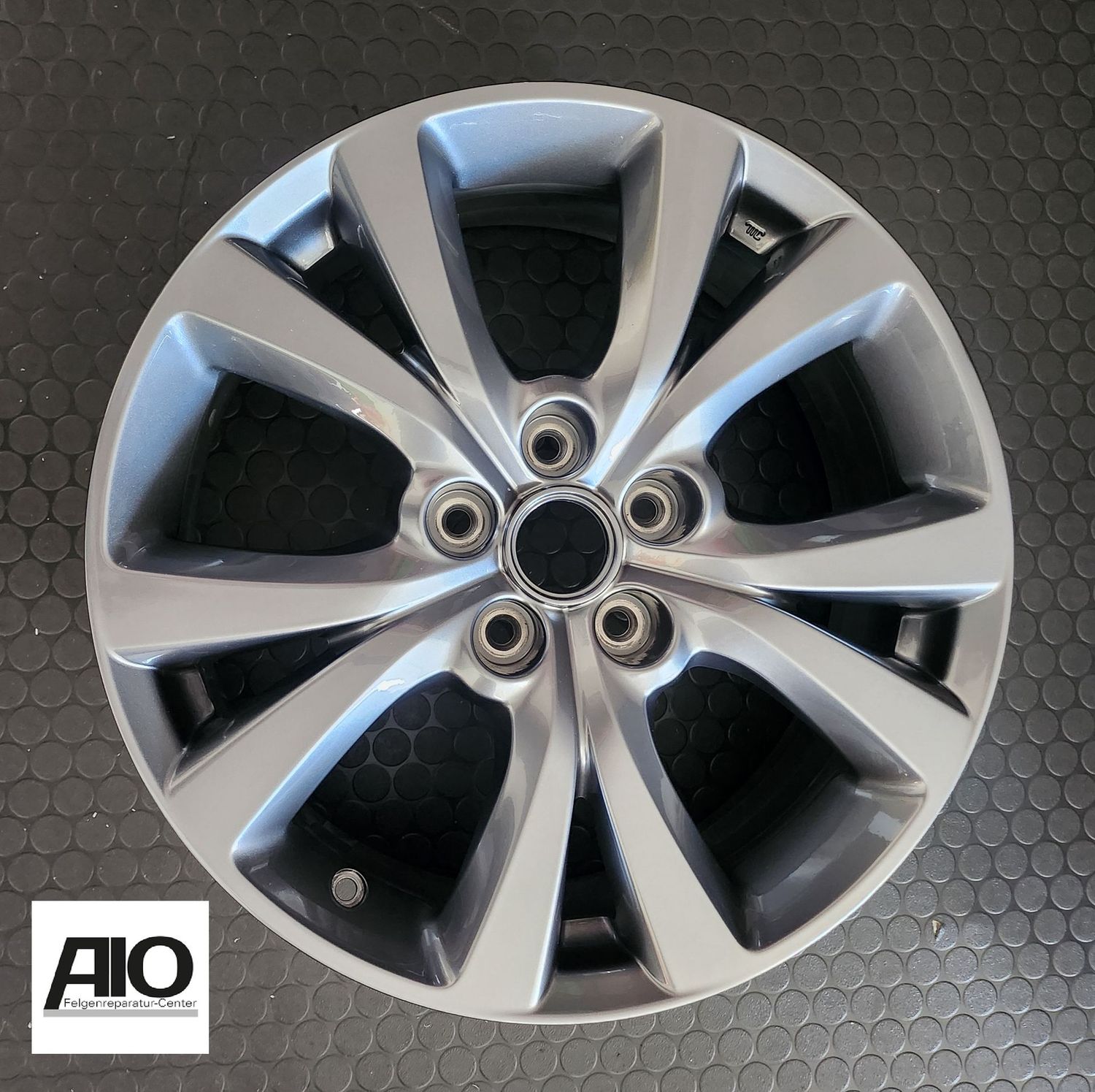 LF1 Original Mazda Felge 9965787080 – V-Speiche Grau – CX-30 Typ DM