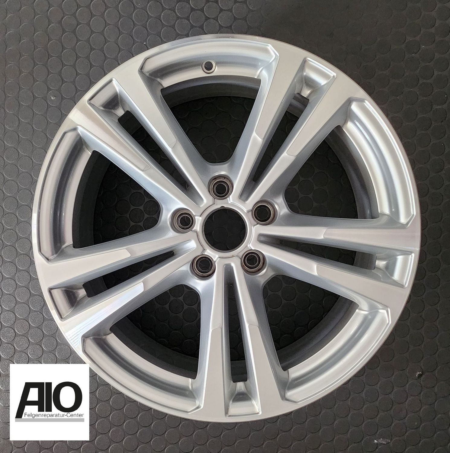 LF1  + Lack Original Audi Felge 8V0601025BL - 5 Doppel Speichen Design HGG Silber - A3 / S3  Typ 8V