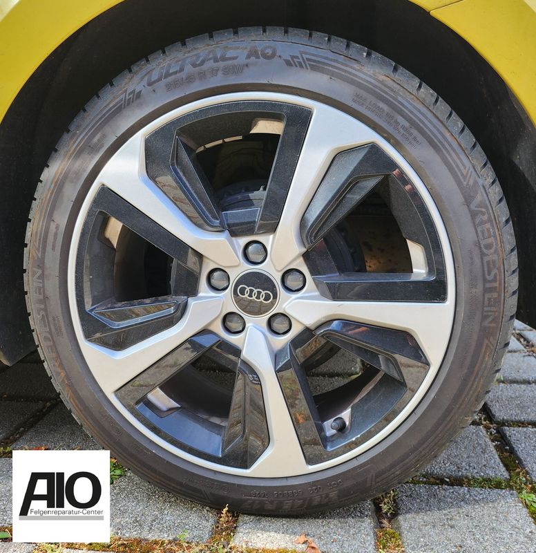 LF1  + LACK Original Audi Felge 82A601025H - 5 Speichen Design Silber (schwarze Inlays) - A1 Typ GB ab 2018-