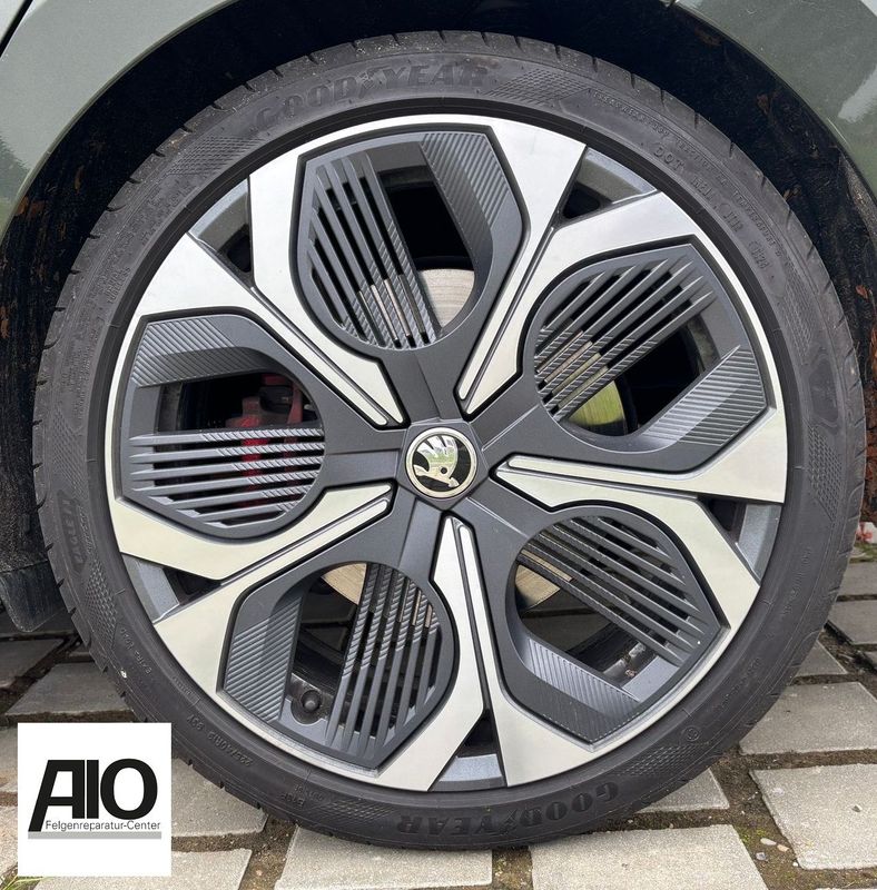 LF1 Original Skoda Alufelge 5E3601025 – ELIAS 5-Y-Speiche Grau HGG (Graues Inlay) – Octavia IV Typ NX