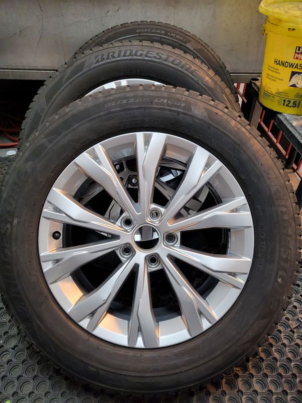 Felge kaufen Original VW Tiguan Felge 5NA601025 MONTANA Satz Winterräder Winterreifen 17 Zoll Silber