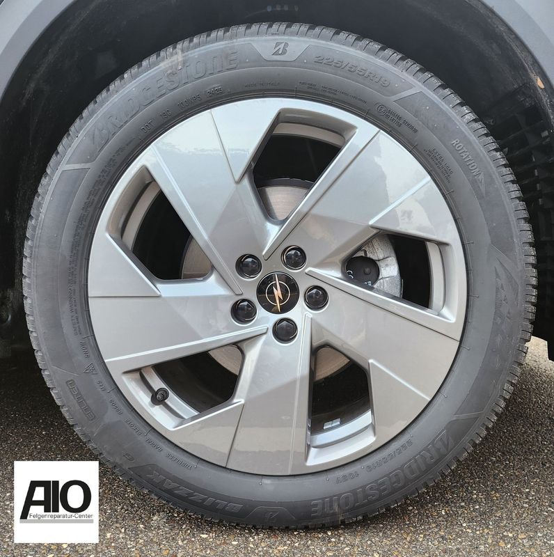 LF1 + LACK Original Opel Felge 9851867580 - 5-Speichen-Design Grau - Grandland X