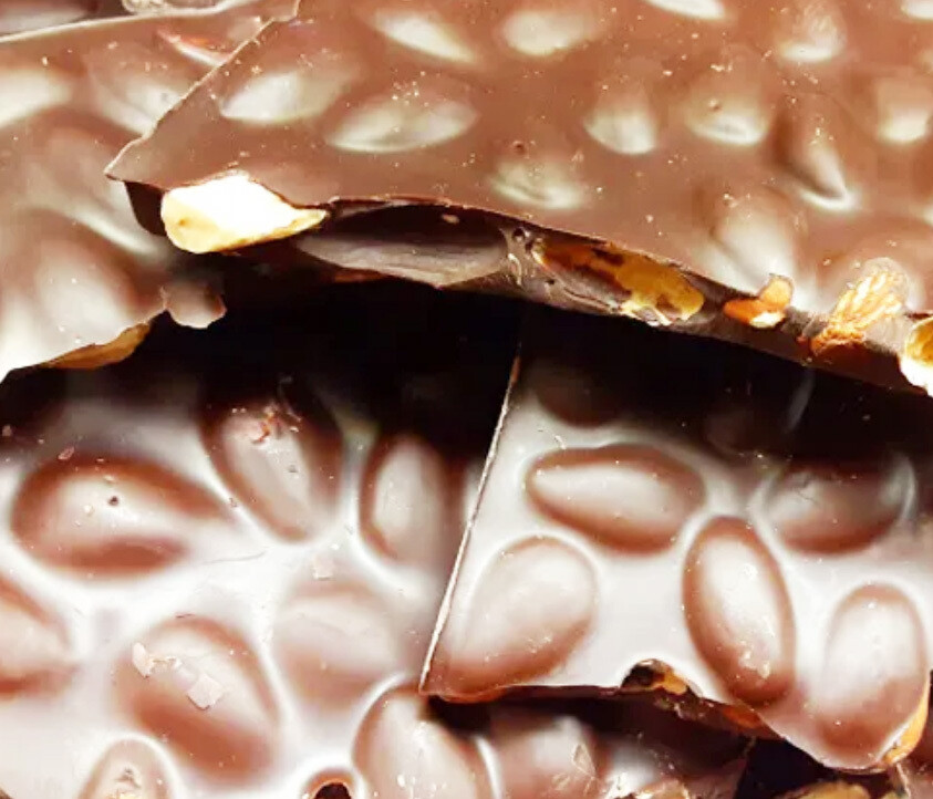 Delice No added Sugar Luxury Chocolate with Roasted Whole Almonds