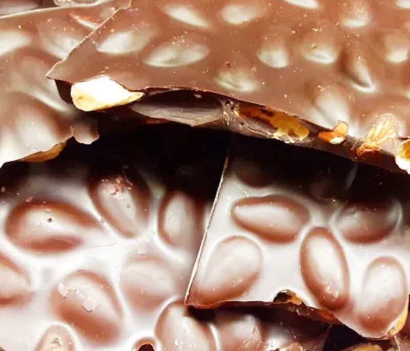 Delice No added Sugar Luxury Chocolate with Roasted Whole Almonds