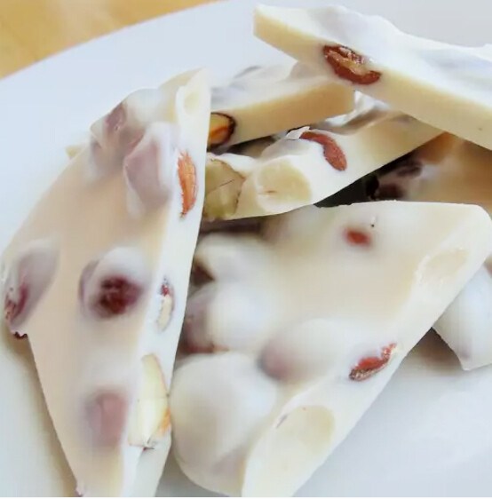 Delice No added Sugar White Luxury Chocolate with Roasted Whole Almonds