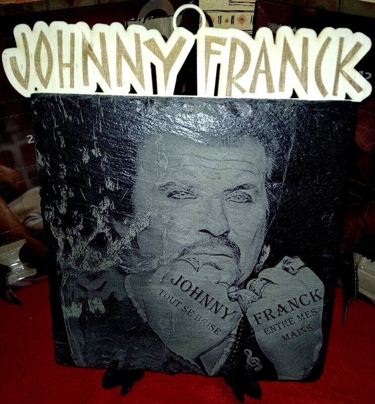 création gravure laser sur Ardoise  a suspendre a l effigie de JohnnyFranck