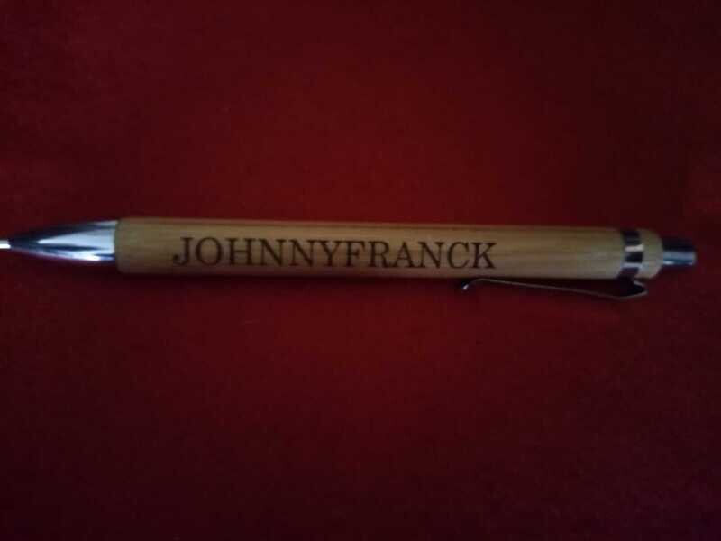 Stylos personnalisés a l effigie de johnnyfranck